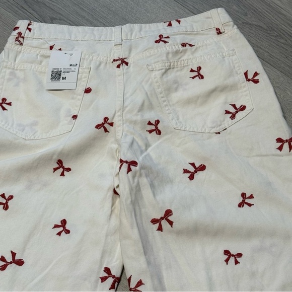 Holiday Style NWT Wide Leg Forever 21 Off White Pants with Red Bow Pattern - Picture 6 of 10
